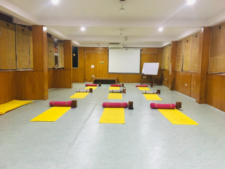 best-yoga-school-in-rishikesh